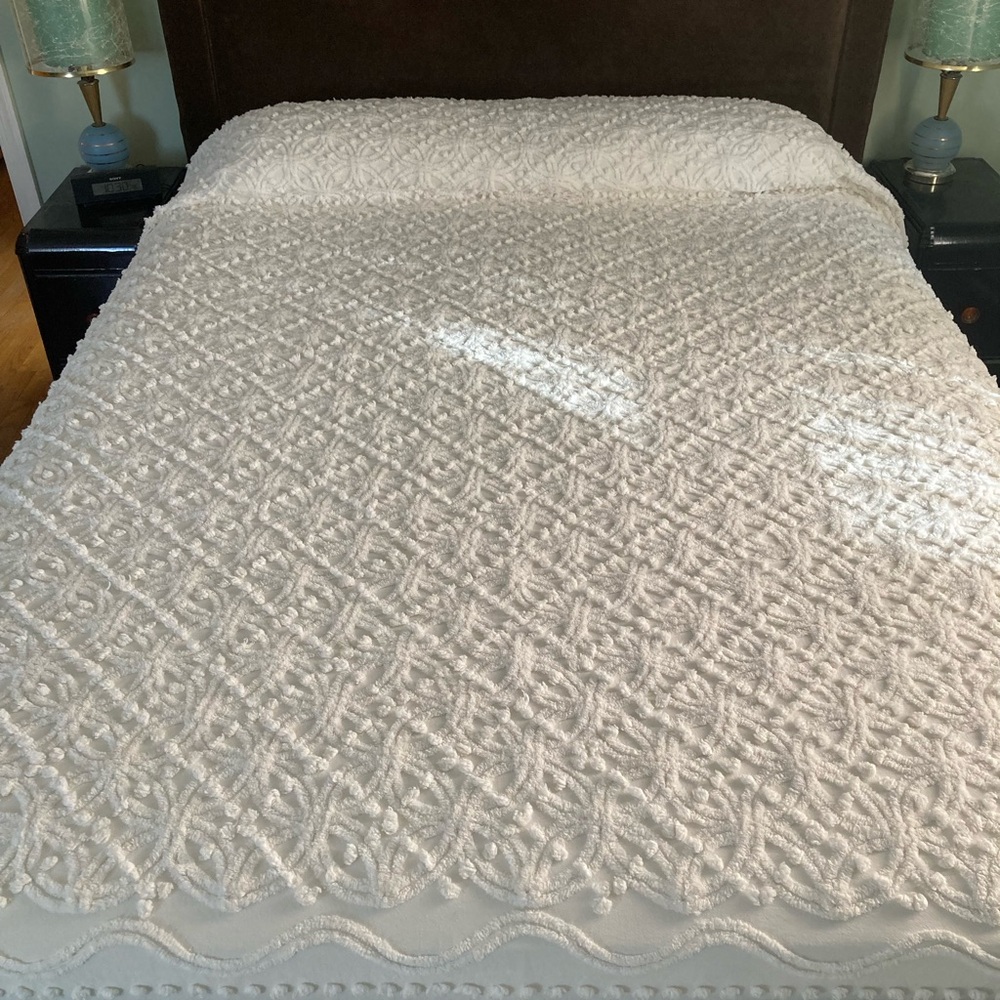 Vintage candlelight white cotton queen chenille bedspread